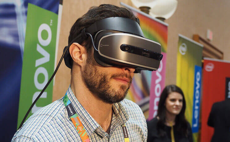 联想发布首款 VR 头显，基于 Windows Holographic，单眼分辨率达 1440x1440 ...